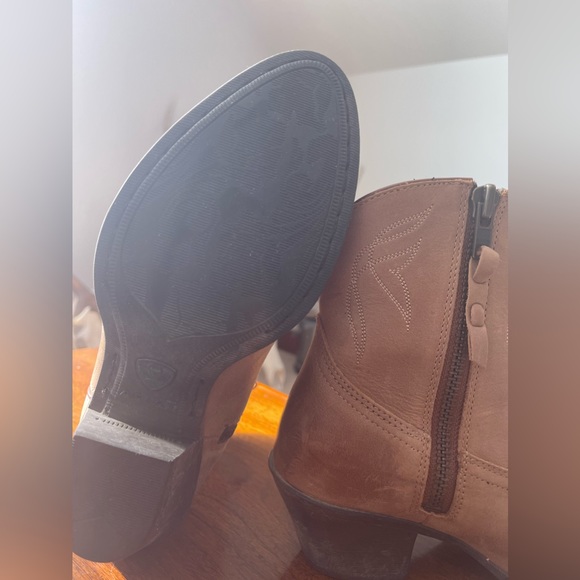 ARIAT Darlin Western Boot 👢 - Picture 10 of 12